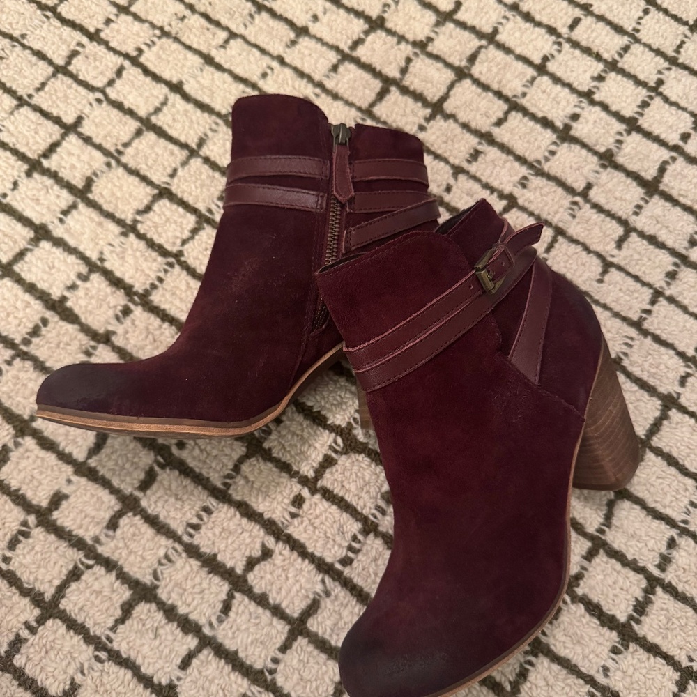 Distressed suede maroon boot